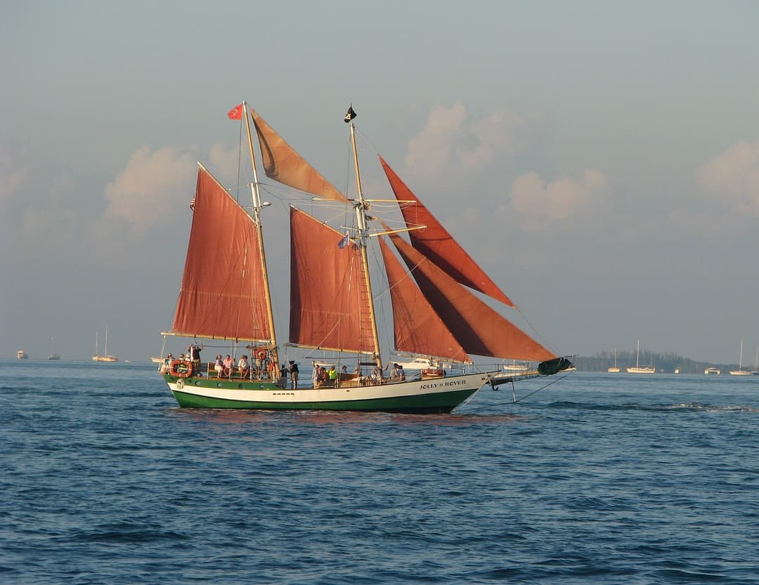 Sloop vs. Schooner - Navigating the Advantages | Mavyn